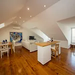 아파트 A Captivating Close To River Tagus In *
