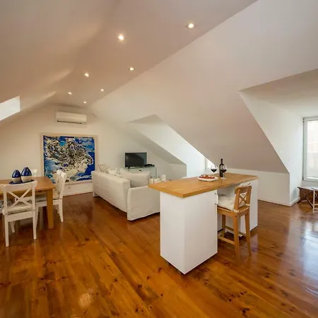 公寓 A Captivating Close To River Tagus In *