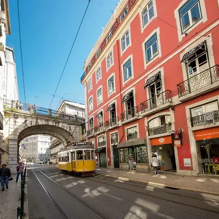 A Captivating Close To River Tagus In Apartman *