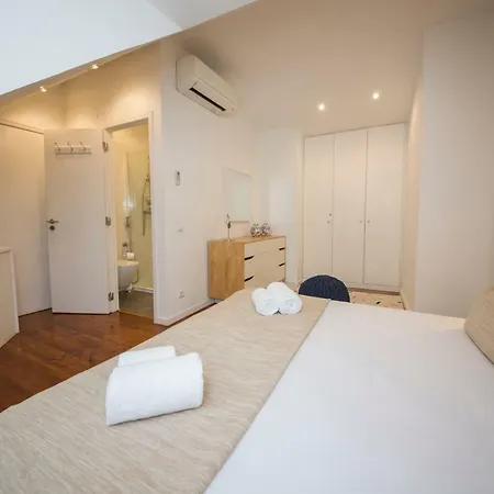 A Captivating Close To River Tagus In