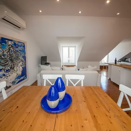 A Captivating Close To River Tagus In Appartement Lissabon